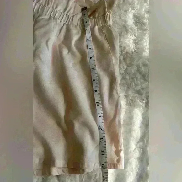 H&M cream shorts - Picture 9 of 10